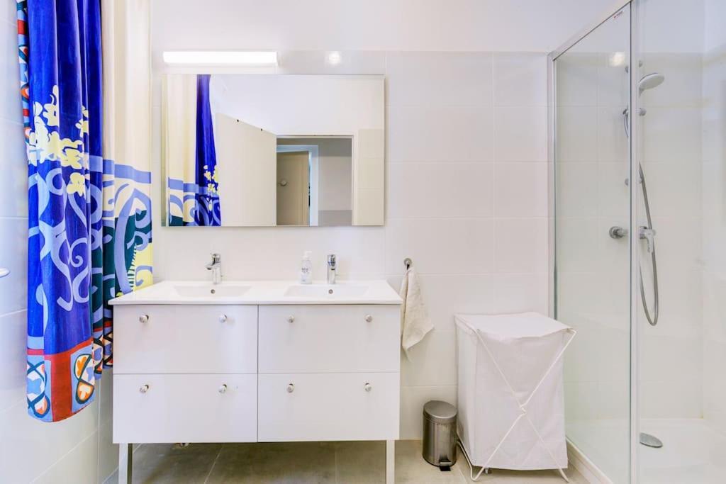 Appartement Place Des Halles Sète Esterno foto